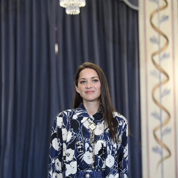 Marion Cotillard lors de la présentation de la pièce "Jeanne d'Arc au bûcher" au théâtre Royal à Madrid le 1er juin 2022. Les responsables du Théâtre Royal de Madrid ont décidé de confier à Marion Cotillard le rôle principal de Jeanne d'Arc au bûcher, l'oratorio d'Arthur Honegger, qui sera donné au mois de juin 2022. L'actrice oscarisée, appelée en remplacement d'une comédienne espagnole, connaît bien ce rôle qu'elle a déjà endossé en 2005, 2012 et 2015. 