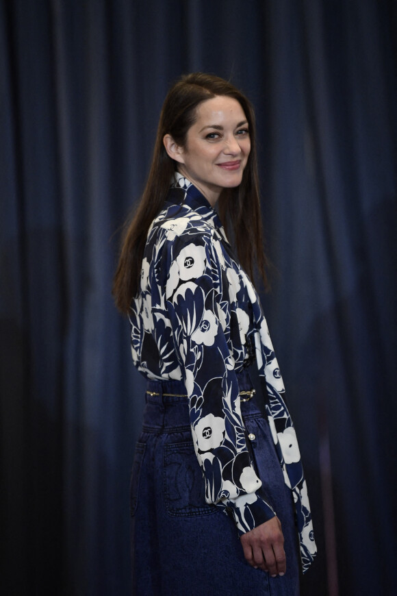 Marion Cotillard lors de la présentation de la pièce "Jeanne d'Arc au bûcher" au théâtre Royal à Madrid le 1er juin 2022. Les responsables du Théâtre Royal de Madrid ont décidé de confier à Marion Cotillard le rôle principal de Jeanne d'Arc au bûcher, l'oratorio d'Arthur Honegger, qui sera donné au mois de juin 2022. L'actrice oscarisée, appelée en remplacement d'une comédienne espagnole, connaît bien ce rôle qu'elle a déjà endossé en 2005, 2012 et 2015. 