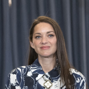 Marion Cotillard lors de la présentation de la pièce "Jeanne d'Arc au bûcher" au théâtre Royal à Madrid le 1er juin 2022. Les responsables du Théâtre Royal de Madrid ont décidé de confier à Marion Cotillard le rôle principal de Jeanne d'Arc au bûcher, l'oratorio d'Arthur Honegger, qui sera donné au mois de juin 2022. L'actrice oscarisée, appelée en remplacement d'une comédienne espagnole, connaît bien ce rôle qu'elle a déjà endossé en 2005, 2012 et 2015. 