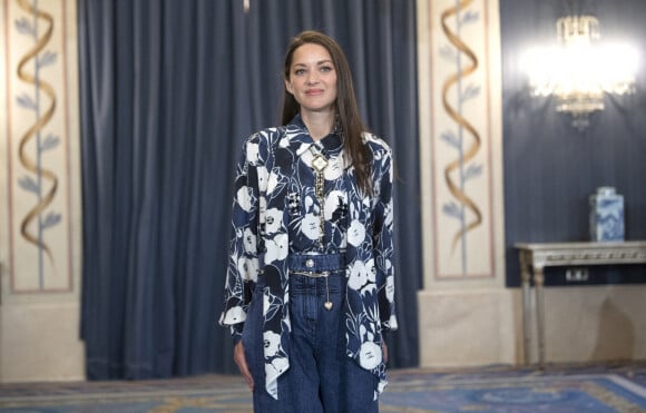 Marion Cotillard lors de la présentation de la pièce "Jeanne d'Arc au bûcher" au théâtre Royal à Madrid le 1er juin 2022. Les responsables du Théâtre Royal de Madrid ont décidé de confier à Marion Cotillard le rôle principal de Jeanne d'Arc au bûcher, l'oratorio d'Arthur Honegger, qui sera donné au mois de juin 2022. L'actrice oscarisée, appelée en remplacement d'une comédienne espagnole, connaît bien ce rôle qu'elle a déjà endossé en 2005, 2012 et 2015. 