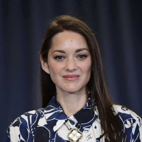Marion Cotillard lors de la présentation de la pièce "Jeanne d'Arc au bûcher" au théâtre Royal à Madrid le 1er juin 2022. Les responsables du Théâtre Royal de Madrid ont décidé de confier à Marion Cotillard le rôle principal de Jeanne d'Arc au bûcher, l'oratorio d'Arthur Honegger, qui sera donné au mois de juin 2022. L'actrice oscarisée, appelée en remplacement d'une comédienne espagnole, connaît bien ce rôle qu'elle a déjà endossé en 2005, 2012 et 2015. 