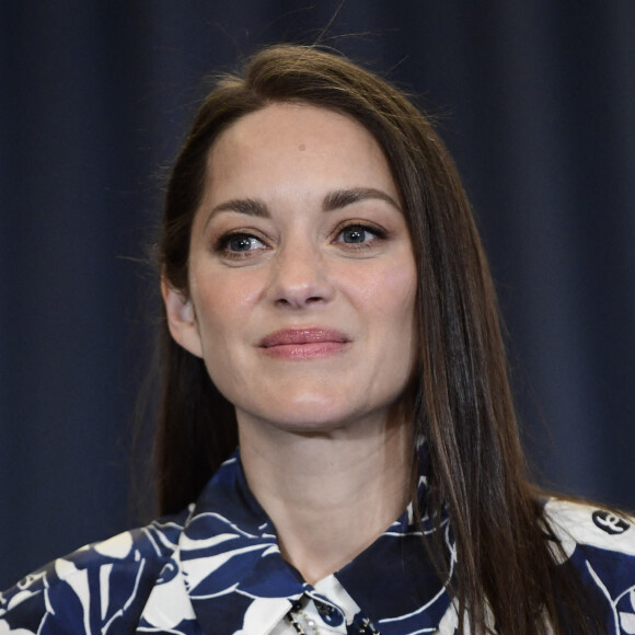 Marion Cotillard lors de la présentation de la pièce "Jeanne d'Arc au bûcher" au théâtre Royal à Madrid. Les responsables du Théâtre Royal de Madrid ont décidé de confier à Marion Cotillard le rôle principal de Jeanne d'Arc au bûcher, l'oratorio d'Arthur Honegger, qui sera donné au mois de juin. L'actrice oscarisée, appelée en remplacement d'une comédienne espagnole, connaît bien ce rôle qu'elle a déjà endossé.