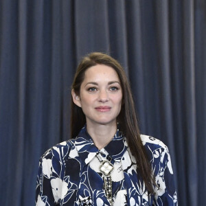 Marion Cotillard lors de la présentation de la pièce "Jeanne d'Arc au bûcher" au théâtre Royal à Madrid le 1er juin 2022. Les responsables du Théâtre Royal de Madrid ont décidé de confier à Marion Cotillard le rôle principal de Jeanne d'Arc au bûcher, l'oratorio d'Arthur Honegger, qui sera donné au mois de juin 2022. L'actrice oscarisée, appelée en remplacement d'une comédienne espagnole, connaît bien ce rôle qu'elle a déjà endossé en 2005, 2012 et 2015. 