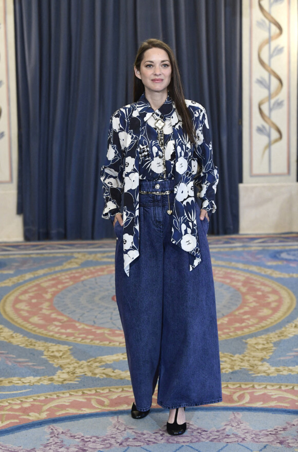 Marion Cotillard lors de la présentation de la pièce "Jeanne d'Arc au bûcher" au théâtre Royal à Madrid le 1er juin 2022. Les responsables du Théâtre Royal de Madrid ont décidé de confier à Marion Cotillard le rôle principal de Jeanne d'Arc au bûcher, l'oratorio d'Arthur Honegger, qui sera donné au mois de juin 2022. L'actrice oscarisée, appelée en remplacement d'une comédienne espagnole, connaît bien ce rôle qu'elle a déjà endossé en 2005, 2012 et 2015. 