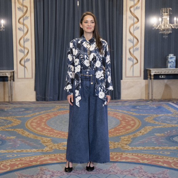 Marion Cotillard lors de la présentation de la pièce "Jeanne d'Arc au bûcher" au théâtre Royal à Madrid le 1er juin 2022. Les responsables du Théâtre Royal de Madrid ont décidé de confier à Marion Cotillard le rôle principal de Jeanne d'Arc au bûcher, l'oratorio d'Arthur Honegger, qui sera donné au mois de juin 2022. L'actrice oscarisée, appelée en remplacement d'une comédienne espagnole, connaît bien ce rôle qu'elle a déjà endossé en 2005, 2012 et 2015. 