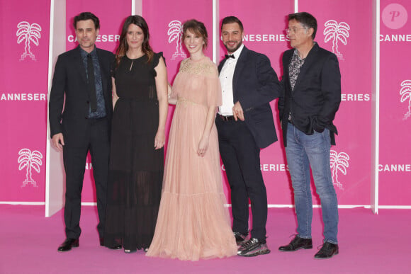 Nicolas Berger-Vachon, Anne Décis, Léa François, Marwan Berreni, Serge Ladron de Guevara producteur de PLUS BELLE LA VIE CANNESERIES SAISON 5 au Palais des Festivals et des Congrès de Cannes, samedi 2 avril 2022. © Christophe Aubert via Bestimage