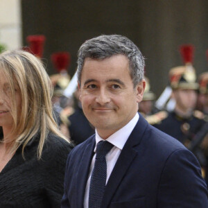 Le ministre de l'Intérieur, Gérald Darmanin et son épouse Rose-Marie Devillers arrivent pour un dîner d'Etat avec le président français Emmanuel Macron et son homologue italien, Sergio Mattarella, au palais de l'Elysée, Paris, le 5 juillet 2021