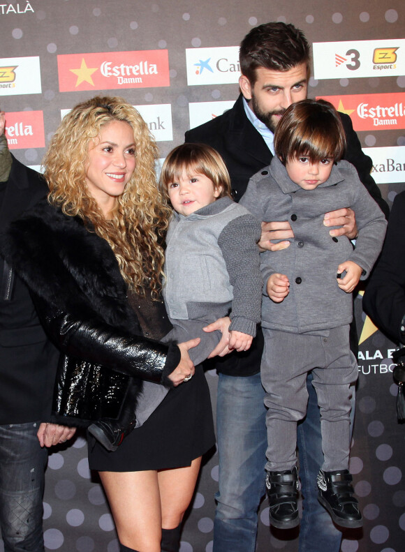 Shakira, son compagnon Gerard Piqué et ses fils Milan et Sasha - Gerard Piqué reçoit un prix lors de la 5ème édition du "Catalan football stars" à Barcelone, Espagne, le 28 novembre 2016.