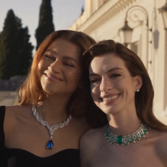 Anne Hathaway et Zendaya dans la nouvelle campagne publicitaire Bulgari. Cannes. Le 26 mai 2022. 