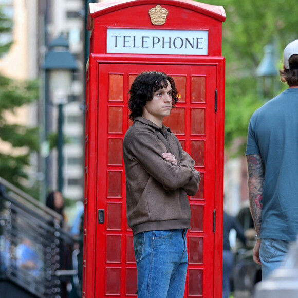 Tom Holland sur le tournage de la série "The Crowded Room" à New York, le 20 mai 2022. 