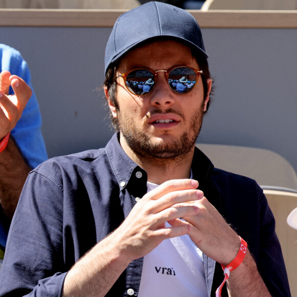 Le chanteur Vianney et sa femme Catherine Robert dans les tribunes lors des internationaux de France de Tennis de Roland Garros à Paris, France, le 2 juin 2022. © Dominique Jacovides/Bestimage 