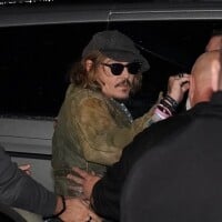 Johnny Depp : Bain de foule pour fêter sa victoire contre Amber Heard