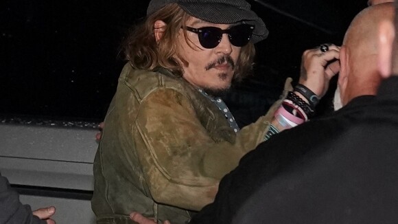 Johnny Depp : Bain de foule pour fêter sa victoire contre Amber Heard