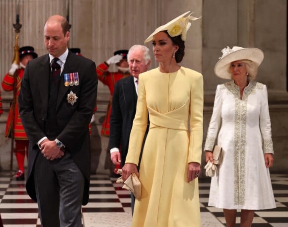 Le prince William, duc de Cambridge, et Catherine (Kate) Middleton, duchesse de Cambridge, Le prince Charles, prince de Galles, et Camilla Parker Bowles, duchesse de Cornouailles - - Les membres de la famille royale et les invités lors de la messe célébrée à la cathédrale Saint-Paul de Londres, dans le cadre du jubilé de platine (70 ans de règne) de la reine Elisabeth II d'Angleterre. Londres, le 3 juin 2022. 