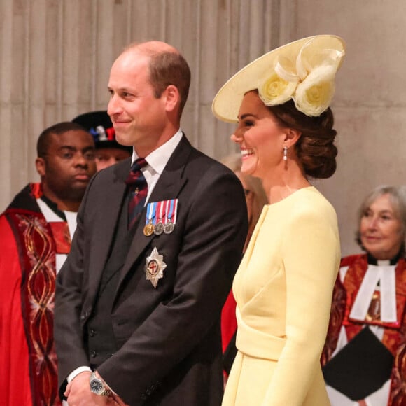 Le prince William, duc de Cambridge, et Catherine (Kate) Middleton, duchesse de Cambridge - - Les membres de la famille royale et les invités lors de la messe célébrée à la cathédrale Saint-Paul de Londres, dans le cadre du jubilé de platine (70 ans de règne) de la reine Elisabeth II d'Angleterre. Londres, le 3 juin 2022. 