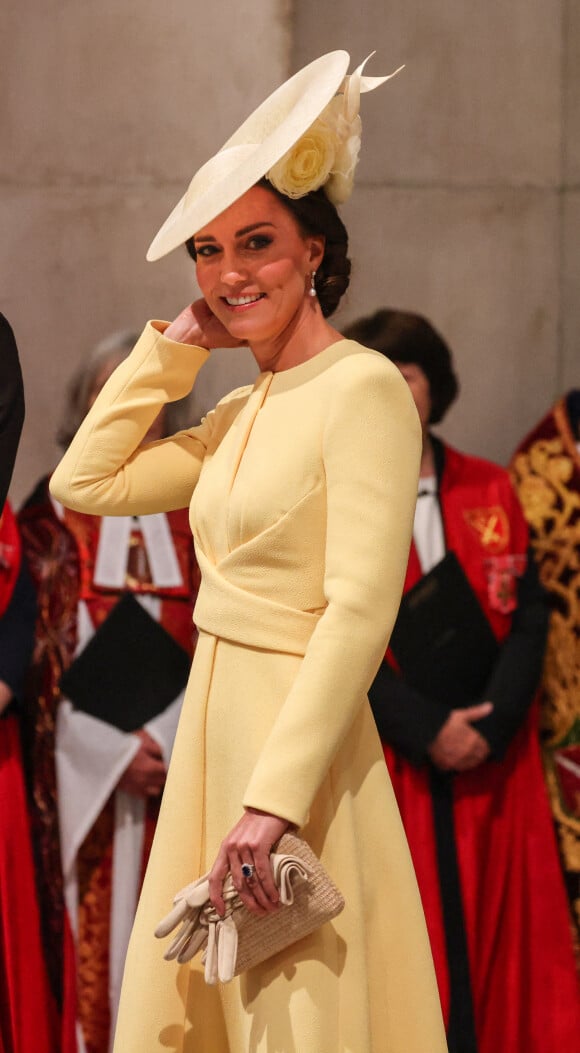 Le prince William, duc de Cambridge, et Catherine (Kate) Middleton, duchesse de Cambridge - - Les membres de la famille royale et les invités lors de la messe célébrée à la cathédrale Saint-Paul de Londres, dans le cadre du jubilé de platine (70 ans de règne) de la reine Elisabeth II d'Angleterre. Londres, le 3 juin 2022. 