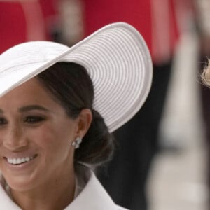 Le prince Harry, duc de Sussex, et Meghan Markle, duchesse de Sussex - Les membres de la famille royale et les invités arrivent à la messe du jubilé, célébrée à la cathédrale Saint-Paul de Londres, Royaume Uni, le 3 juin 2022. © Avalon/Panoramic/Bestimage 