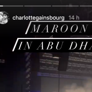 Charlotte Gainsbourg et sa fille Alice Attal au concert de Maroon 5 à Abu Dhabi, le 6 mai 2022