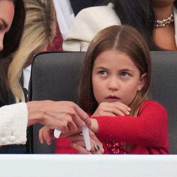 Kate Catherine Middleton, duchesse de Cambridge, et la princesse Charlotte - La famille royale d'Angleterre au concert du jubilé de platine de la reine d'Angleterre au palais de Buckingham à Londres. Le 4 juin 2022