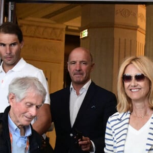 Carlos Moya et Rafael Nadal - Rafael Nadal et son clan quittent le Grand Hôtel à Paris pour rejoindre le Bourget et prendre un jet privé au lendemain de sa 14 ème victoire à Roland-Garros. Paris le 6 juin 2022