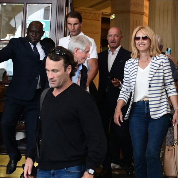 Carlos Moya et Rafael Nadal - Rafael Nadal et son clan quittent le Grand Hôtel à Paris pour rejoindre le Bourget et prendre un jet privé au lendemain de sa 14 ème victoire à Roland-Garros. Paris le 6 juin 2022