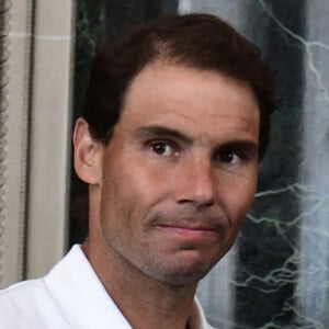 Rafael Nadal - Rafael Nadal et son clan quittent le Grand Hôtel à Paris pour rejoindre le Bourget et prendre un jet privé au lendemain de sa 14 ème victoire à Roland-Garros.