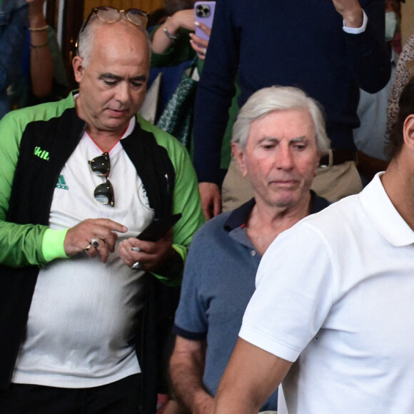 Rafael Nadal - Rafael Nadal et son clan quittent le Grand Hôtel à Paris pour rejoindre le Bourget et prendre un jet privé au lendemain de sa 14 ème victoire à Roland-Garros. Paris le 6 juin 2022