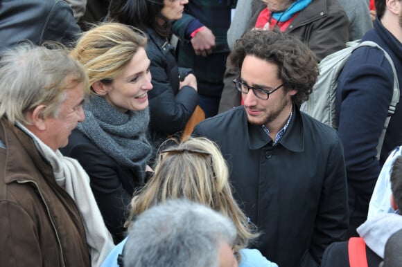 Julie Gayet et Thomas Hollande - Meeting de François Hollande au château de Vincennes le 15 avril 2012