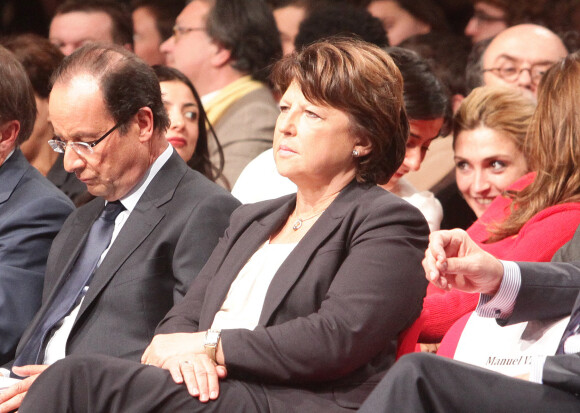 François Hollande, Martine Aubry, Julie Gayet - Convention d'investiture de François Hollande à la tête du PS pour l'élection présidentielle de 2012 à la Halle Freyssinet à Paris, le 22 octobre 2011.