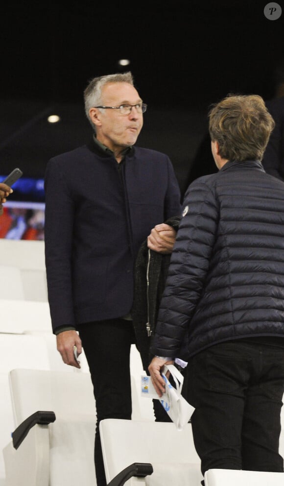 Laurent Ruquier - Célébrités assistent au clasico, match de ligue 1 entre Paris Saint-Germain (PSG) et l'Olympique de Marseille (OM) au stade Vélodrome à Marseille, France, le 22 octobre 2017. L'OM et le PSG ont fait match nul 2-2. 