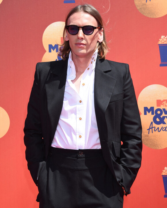 Jamie Campbell Bower - Photocall de la cérémonie des MTV Movie and TV Awards à Los Angeles le 5 juin 2022.