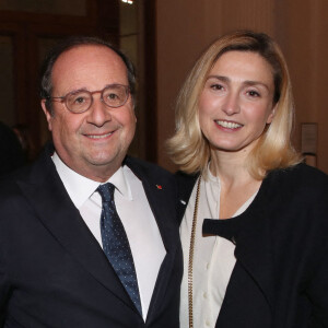 François Hollande et sa compagne Julie Gayet - Vernissage de l'exposition de la Collection François Pinault du Sculpteur Charles Ray à la Bourse du Commerce à Paris, France. Bertrand Rindoff/Bestimage 