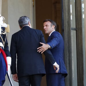 Le président Emmanuel Macron accueille Mario Draghi, premier ministre d'Italie, au palais de l'Elysée à Paris le 8 juin 2022