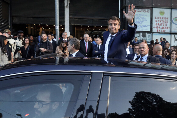 Le président français Emmanuel Macron se rend dans un DOJO solidaire à Clichy-sous-Bois pour un déplacement consacré à la place du sport et la pratique sportive, le 8 juin 2022