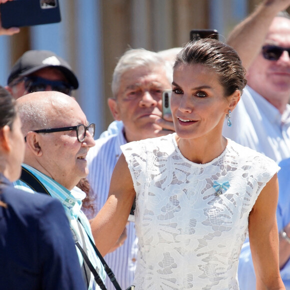 La reine Letizia d'Espagne assiste à la remise de l'enseigne nationale à la "force de guerre navale spéciale" à Carthagène, le 7 juin 2022. 