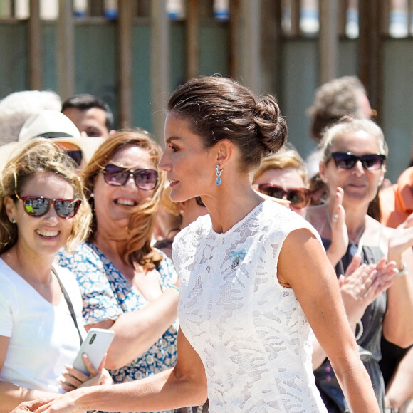 La reine Letizia d'Espagne assiste à la remise de l'enseigne nationale à la "force de guerre navale spéciale" à Carthagène, le 7 juin 2022. 