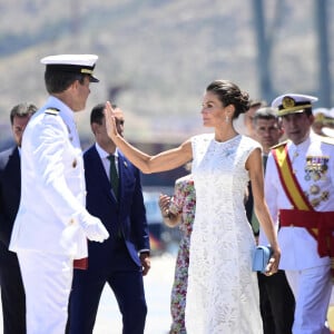 La reine Letizia d'Espagne assiste à la remise de l'enseigne nationale à la "force de guerre navale spéciale" à Carthagène, le 7 juin 2022. 