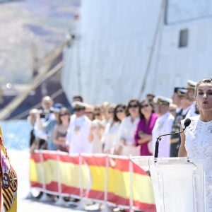 La reine Letizia d'Espagne assiste à la remise de l'enseigne nationale à la "force de guerre navale spéciale" à Carthagène, le 7 juin 2022. 