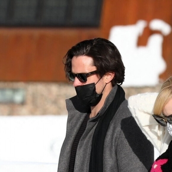 Rebel Wilson et son compagnon Jacob Busch s'amusent à jouer au polo lors de leurs vacances à Aspen, le 19 décembre 2020. 