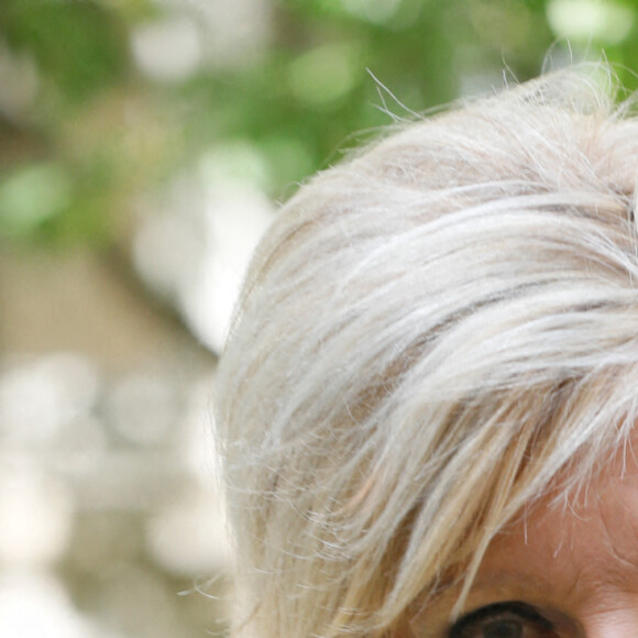 Evelyne Dhéliat (TF1 & LCI) - Les présentateurs météo français donnent le "feu vert" officiel de la 19ème édition du Forum International de la Météo et Climat (FIM) à l'académie du climat (anciennement Mairie du IVe arrondissement) à Paris, France, le 6 mai 2022. © Christophe Clovis / Bestimage 