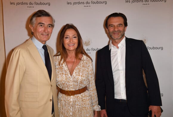 Semi Exclusif - Philippe Douste-Blazy, sa femme Marie-Laure Bec et Olivier Rouleau ( propriétaire de l'hotel) lors de l'anniversaire (trois ans) de l'hôtel Les Jardins du Faubourg à Paris le 9 juin 2022.