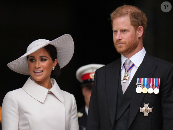 Le prince Harry, duc de Sussex, et Meghan Markle, duchesse de Sussex - Les membres de la famille royale et les invités à la sortie de la messe du jubilé, célébrée à la cathédrale Saint-Paul de Londres, Royaume Uni, le 3 juin 2022. 