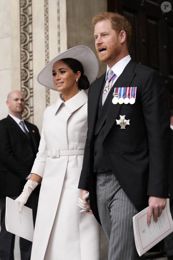 Le prince Harry, duc de Sussex, et Meghan Markle, duchesse de Sussex - Les membres de la famille royale et les invités lors de la messe célébrée à la cathédrale Saint-Paul de Londres, dans le cadre du jubilé de platine (70 ans de règne) de la reine Elisabeth II d'Angleterre. Londres. 