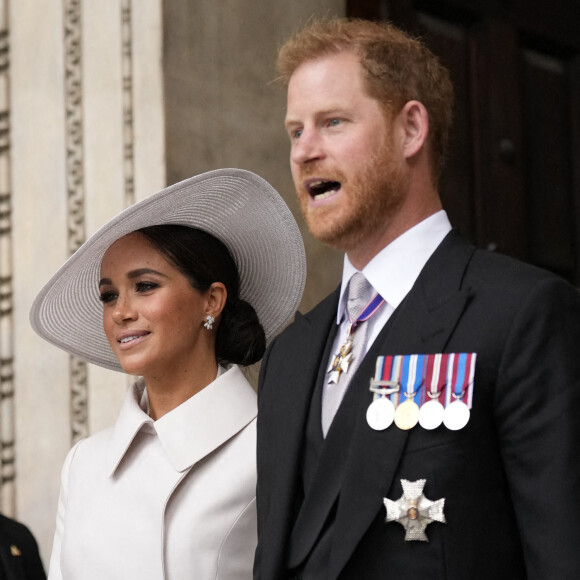 Le prince Harry, duc de Sussex, et Meghan Markle, duchesse de Sussex - Les membres de la famille royale et les invités lors de la messe célébrée à la cathédrale Saint-Paul de Londres, dans le cadre du jubilé de platine (70 ans de règne) de la reine Elisabeth II d'Angleterre. Londres. 