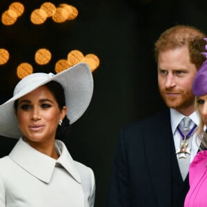 Le prince Harry, duc de Sussex, et Meghan Markle, duchesse de Sussex, Zara Tindall - Les membres de la famille royale et les invités lors de la messe célébrée à la cathédrale Saint-Paul de Londres, dans le cadre du jubilé de platine (70 ans de règne) de la reine Elisabeth II d'Angleterre. Londres, le 3 juin 2022. 