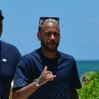 Neymar se la coule douce à Miami avec sa nouvelle compagne et sa soeur, superbes en bikinis