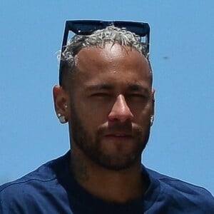 Neymar Jr. - Neymar Jr., sa compagne Bruna Biancardi, sa soeur Rafaella Santos et son compagnon profitent de la plage à Miami.