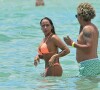 Bruna Biancardi - Neymar Jr., sa compagne Bruna Biancardi, sa soeur Rafaella Santos et son compagnon profitent de la plage à Miami, le 11 juin 2022. La star du PSG s'amuse dans les vagues avec ses proches.