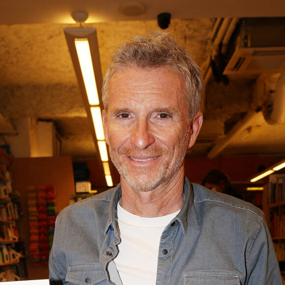 Exclusif - Denis Brogniart en dédicace de son premier roman "Un soldat exemplaire" à la librairie Lamartine à Paris. Le 6 mars 2021