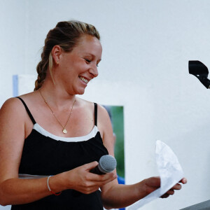 Marion Maréchal (candidate suppléante aux élections législatives dans le Vaucluse pour le parti Reconquête), enceinte, en meeting à Tarascon, le 20 mai 2022.